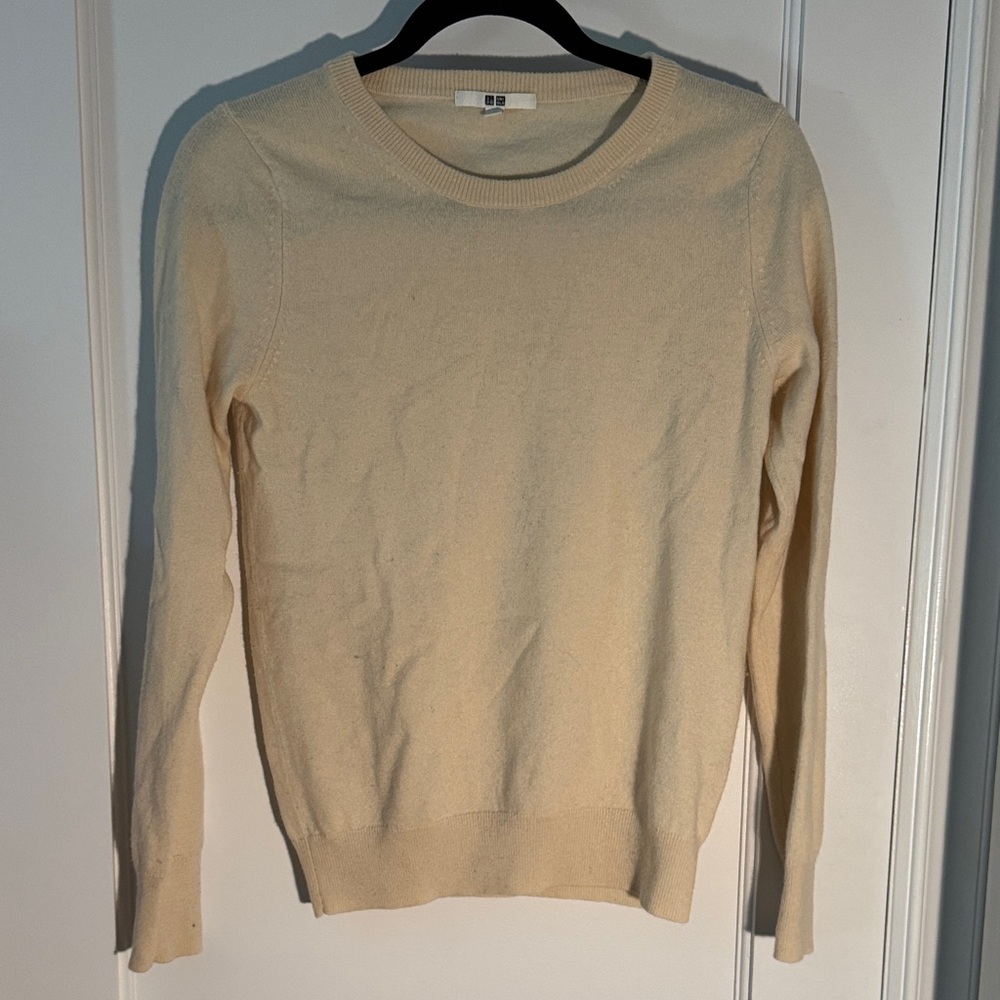 Uniqlo Elegant Beige Crew Neck Sweater